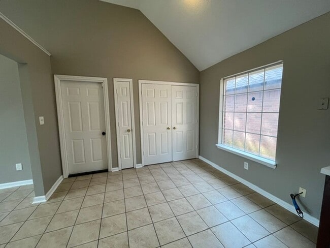 392 Alex Cove