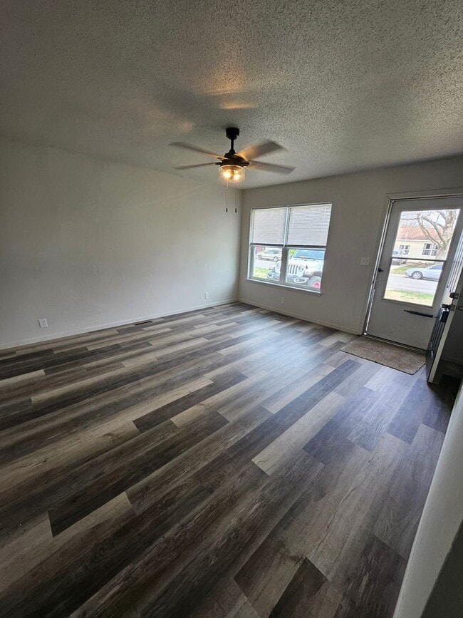 Photo - 3 bed, 1.5 bath in a great location! Fenced in yard!