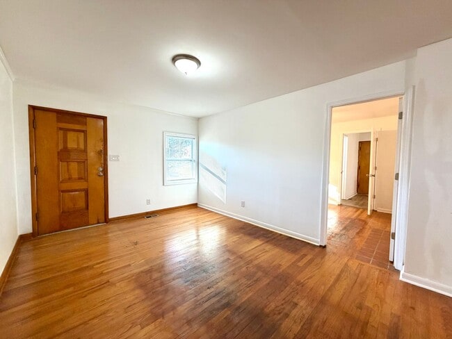 Photo - 887 Elwood Dr