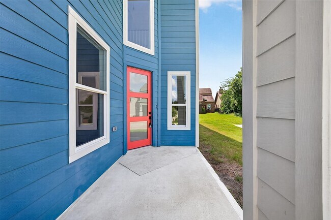 Photo - 115 Capetown Ln