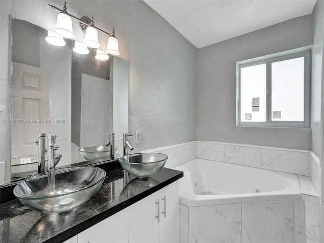 Building Photo - 3431 Jackson Blvd Rental
