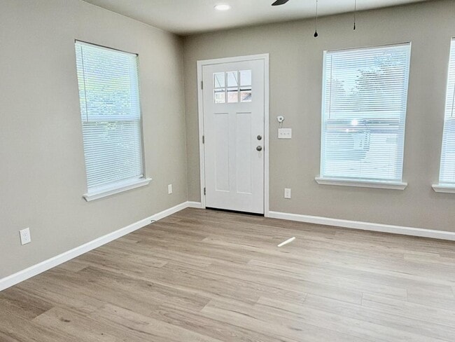 Photo - 20 Sarasue Ln