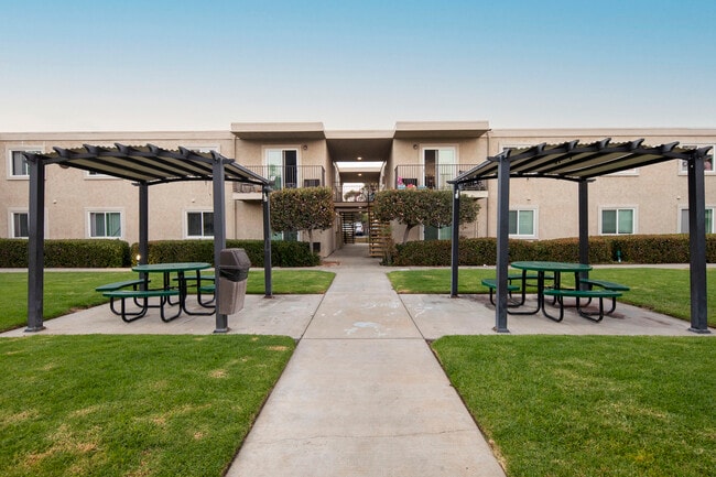 Wexford Manor Apartments