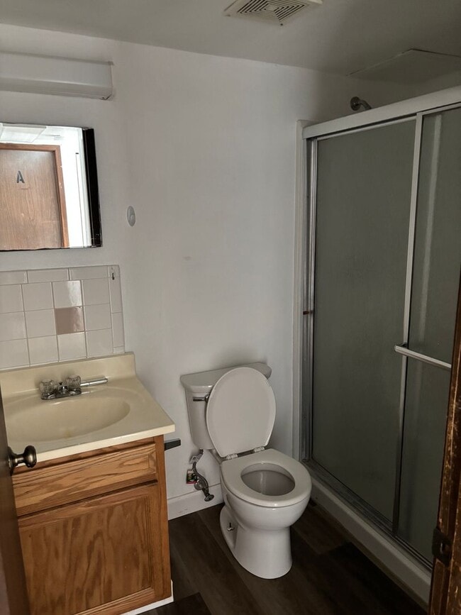 Building Photo - 104 N 27th St Unit #4