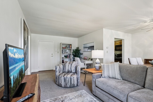 1 BD Living Area - Monroeville Apartments at Birnam Wood