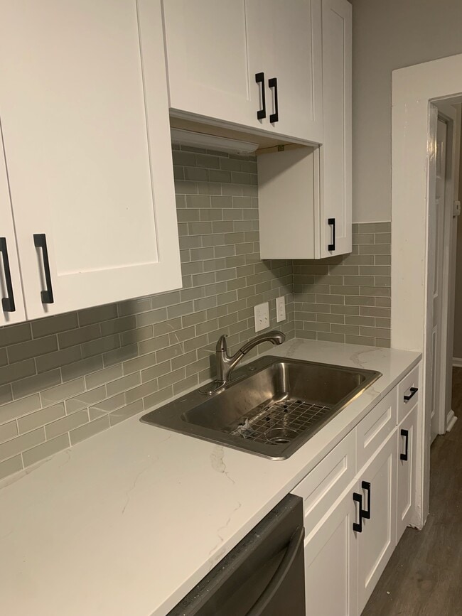 Quartz counter tops - 894 Ormewood Ave SE Unit 1