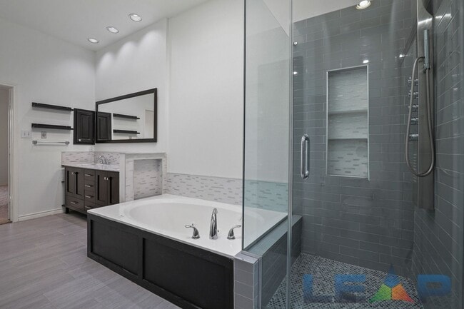 Building Photo - COMING SOON!!! Available May 15th!!