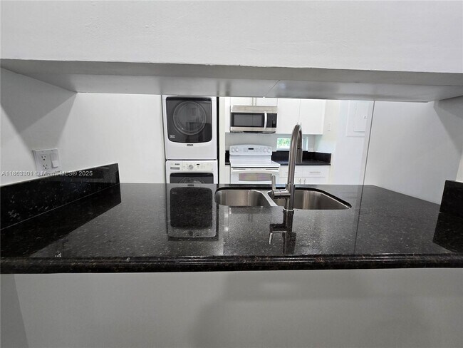 Photo - 8886 SW 3rd St Unidad 202