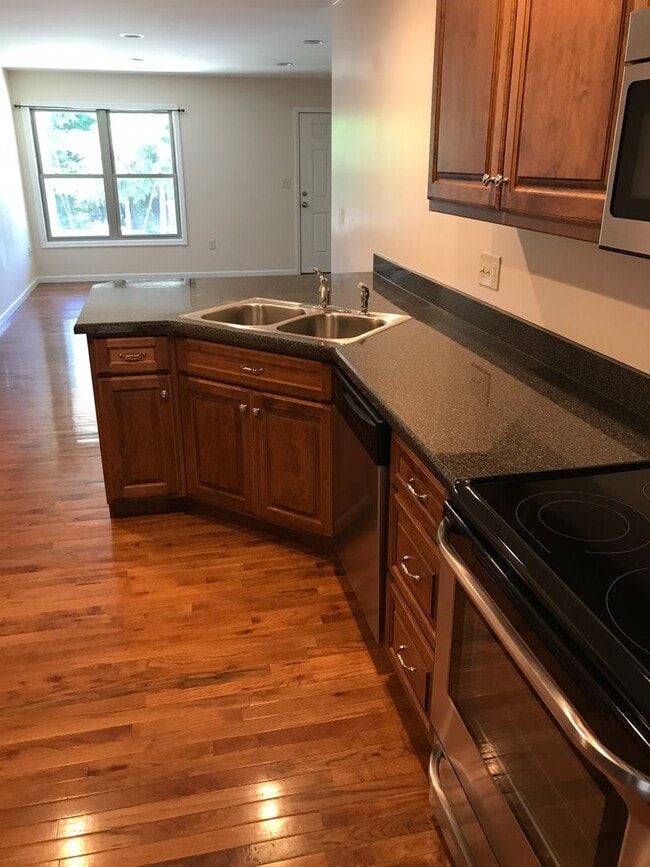 Photo - 239-245 Beaver Street (W) Unidad 241