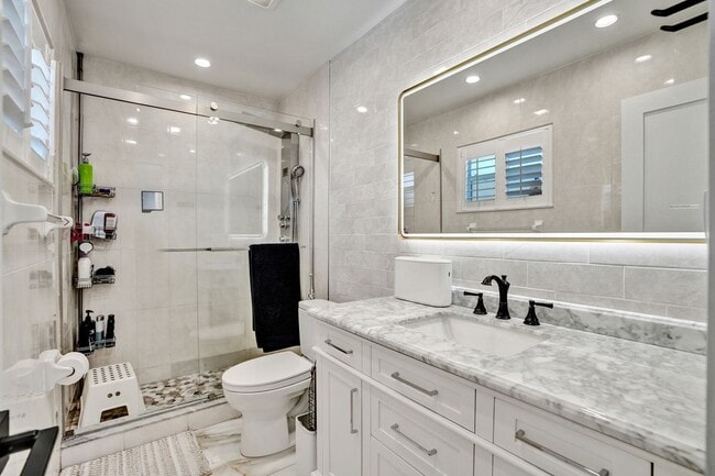 Photo - 6761 Allen St