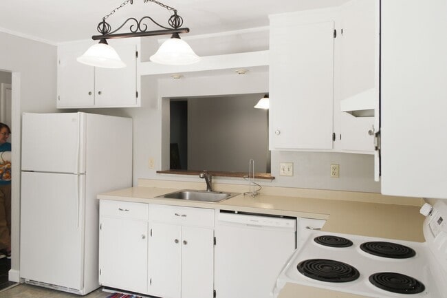 Photo - 124 Blithe Ct