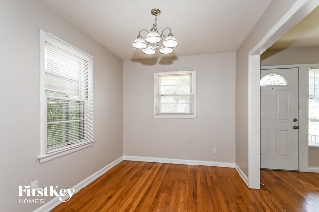 Photo - 240 Maple Dr