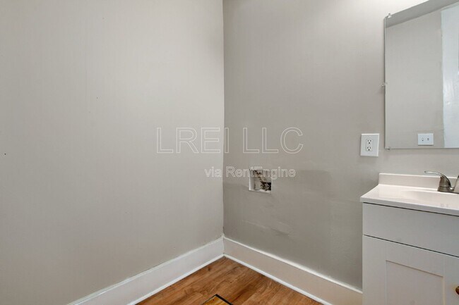 1705 1/2 Hale Avenue