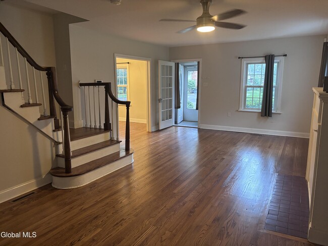 Photo - 1422 Regent St