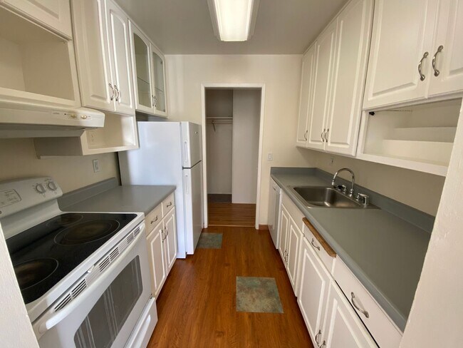 Photo - $500 MOVE IN SPECIAL !!!Beautiful 1 Bedroo... Unidad 462