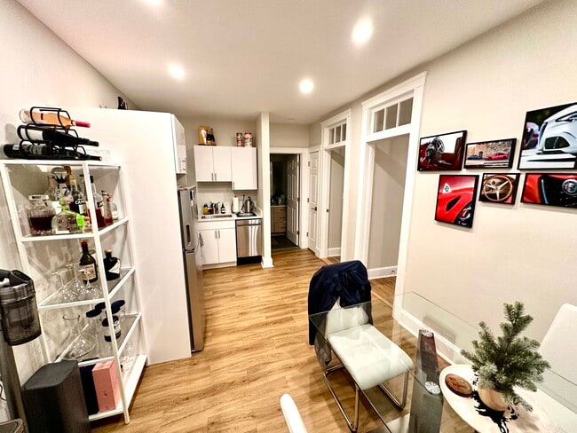 Photo - 829-833 Beacon Unit 304 Unit 304