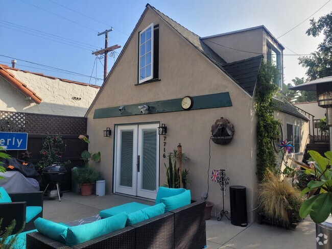 Front View of the Guest House - 750 N Genesee Ave Rental