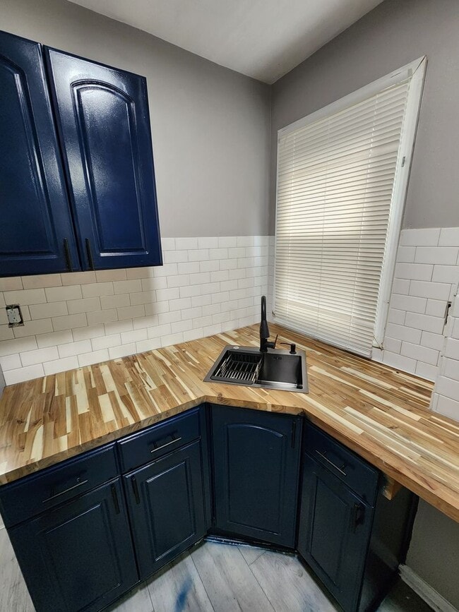 Photo - Completely Remodeled 3 Bedroom Duplex near...