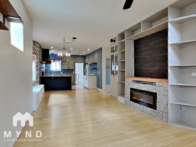 Photo - 3817 Clay St