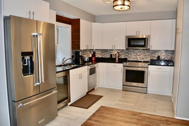 Photo - 3-bedroom, 2.5 bathroom partially furnished home in Saint Joseph