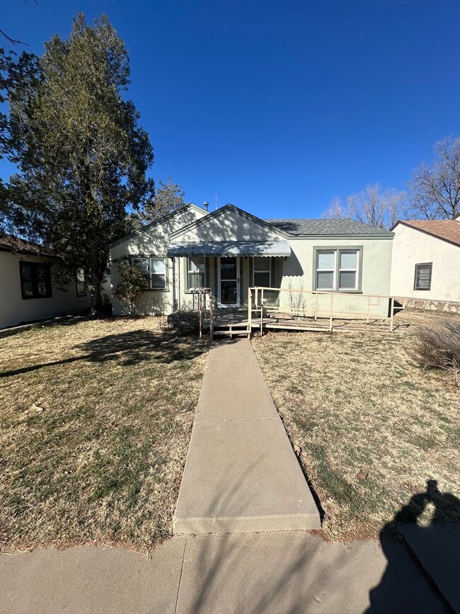 Modern 3 Bed 1 Bath Home! - Modern 3 Bed 1 Bath Home!