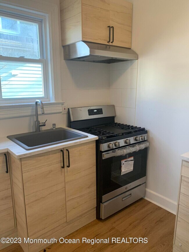 Photo - 609 3rd Ave