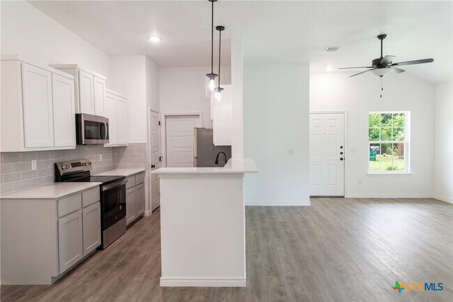 921 Ashwood Dr
