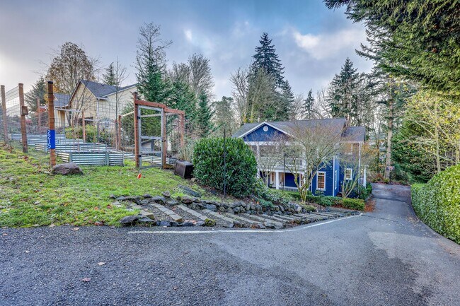 Photo - Beautiful Spacious Bainbridge Home