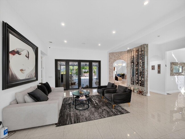 Photo - 125 Pembroke Dr