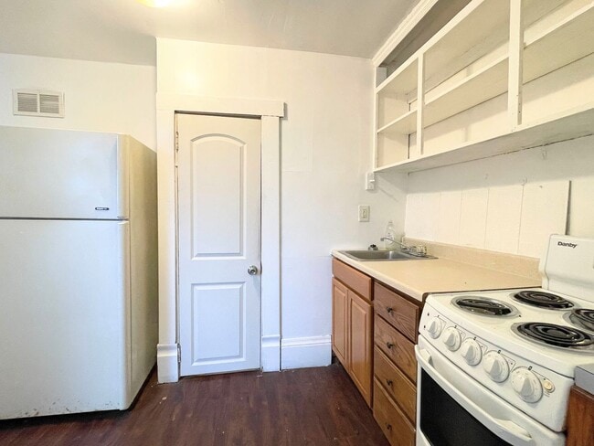 Photo - 110 W 5th Ave Unit Apt #1