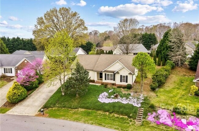 Building Photo - 1765 Pipers Ridge Cir NW