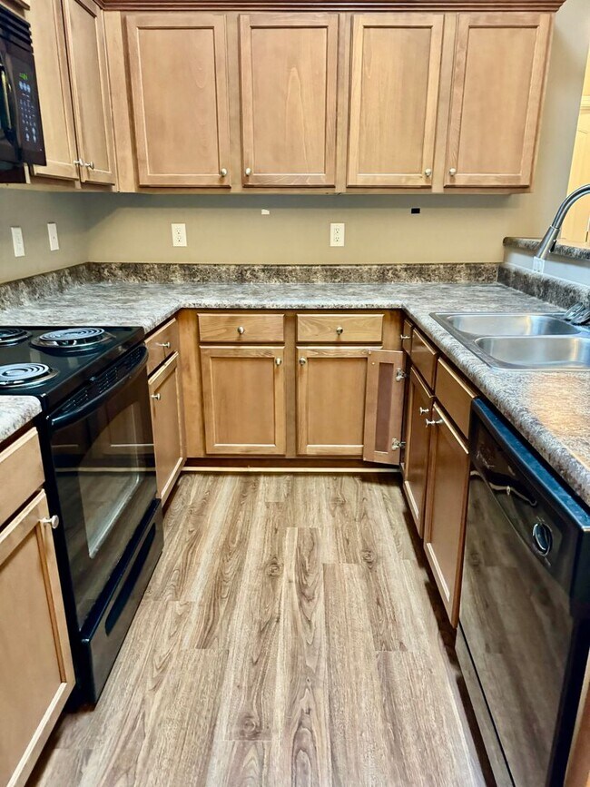 2 bed, 2 bath townhome in Calera House Rental in Calera, AL