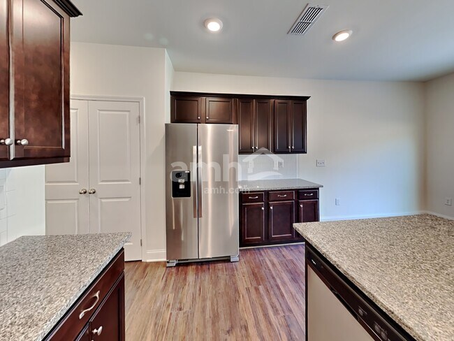 Photo - 800 Headland Wy