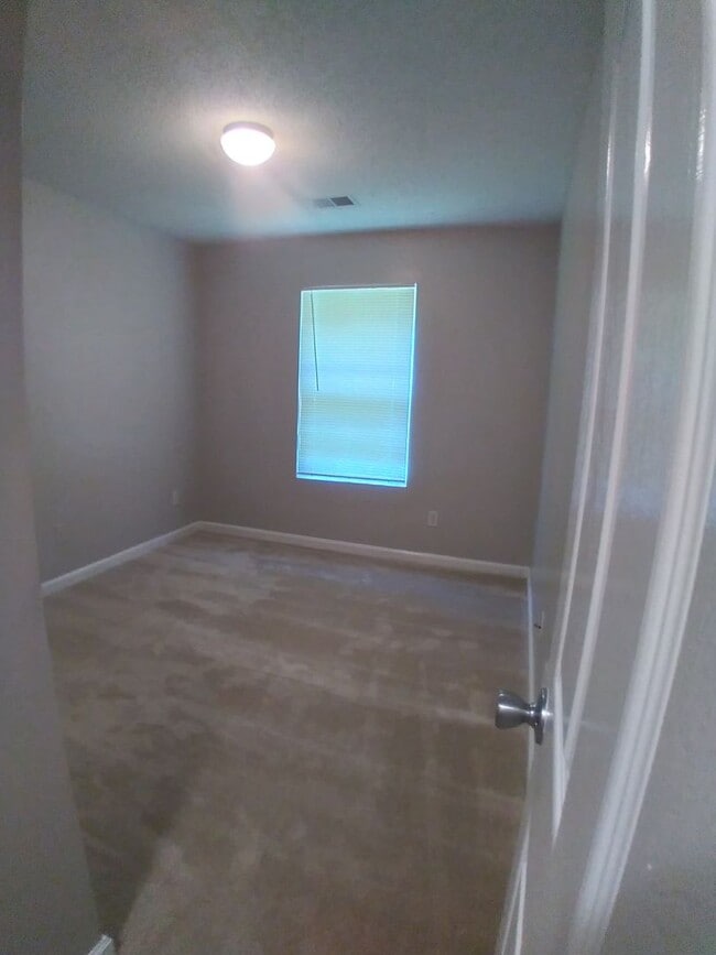 Photo - 3 bed 2 bath property in Atlanta!! -- Security Deposit is NEGOTIABLE!