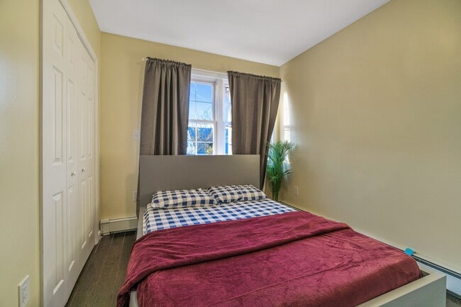 bedroom - 14330 185th St Unit 1