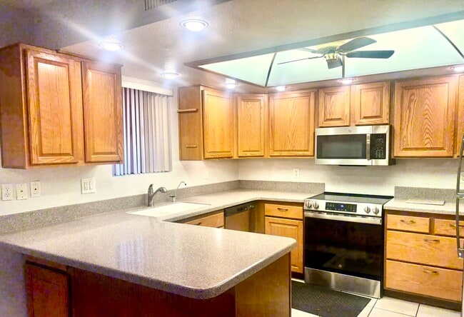 Building Photo - 12212 N Paradise Village Pkwy W