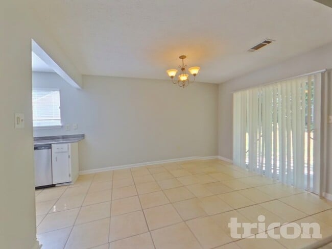 Photo - 9980 Lake Forest Way