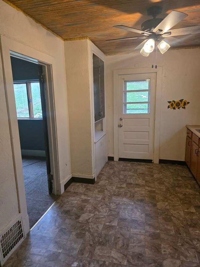 Photo - 3 bed 1.5 bath - Located in the heart of Monessen