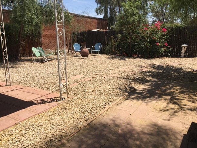 Photo - 725 W Pierce St