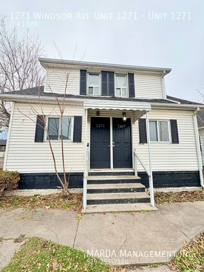Building Photo - NEWLY RENOVATED 2 BED/1 BATH DUPLEX IN CTRL WINDSOR + UTILITIES Unit 1271