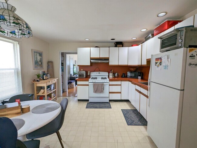 Photo - 18 Howe St Unit 2