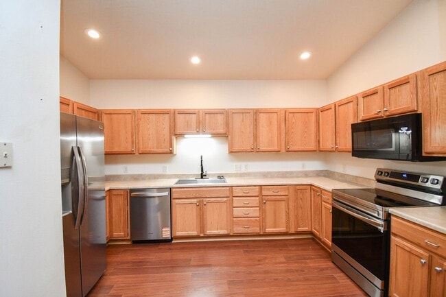 Photo - 7434 S Louise Ave Unidad 7434-301