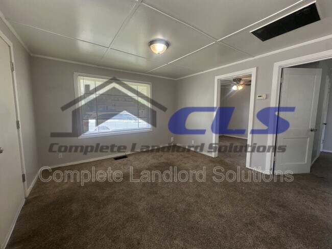 Photo - 916 Kussner St Condo