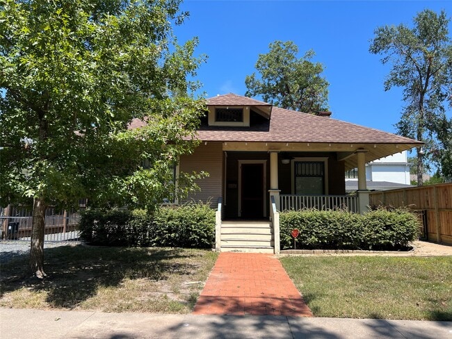 Building Photo - 615 Omar St