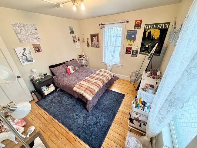 Photo - 3 Bedroom Apartment in Burlington VT Available NOW! OFF STREET PARKING, LAUNDRY, HEAT INCLUDED! Unit 1