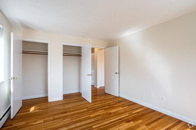 2 habitaciones, 1 baño - 1000 pies cuadrados - Dustin Street Apartments