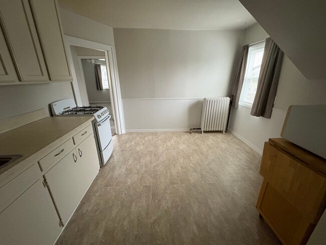 Photo - 834 Paris Ave NE Unidad 2