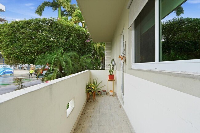 9881 W Bay Harbor Dr Unidad 2