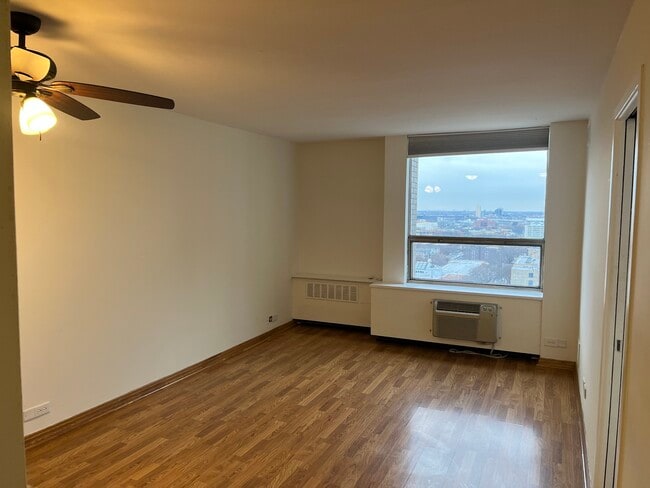 Photo - 1355 N Sandburg Terrace Unit 1903