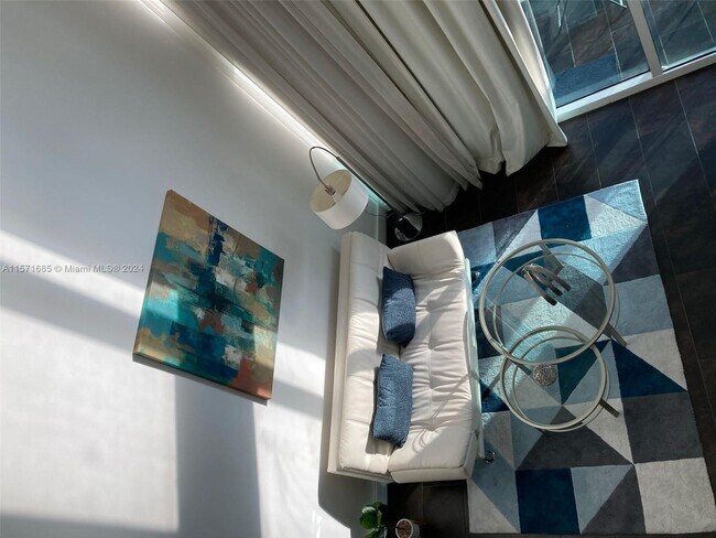 Photo - 41 SE 5th St Unidad 606